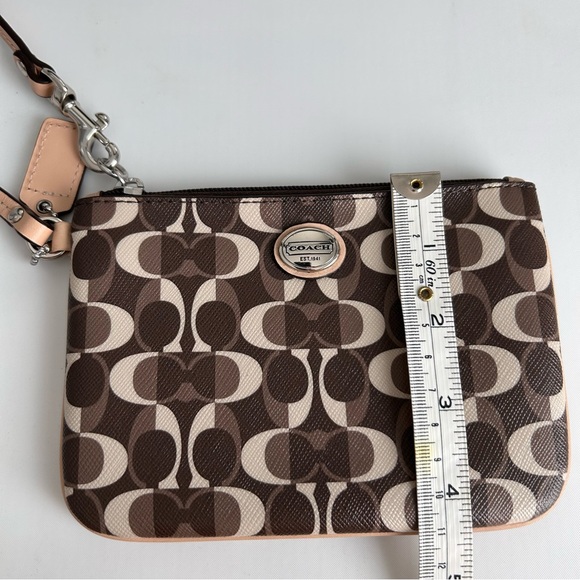 Coach Wristlet Payton Dream Brown Beige - Picture 4 of 13